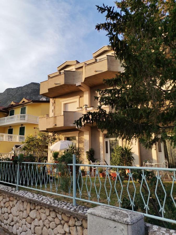 Apartments Sretna Gradac  Eksteriør billede