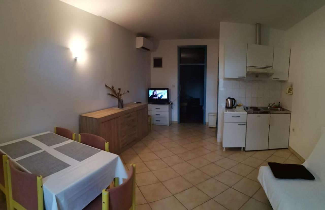 Apartments Sretna Gradac  Eksteriør billede